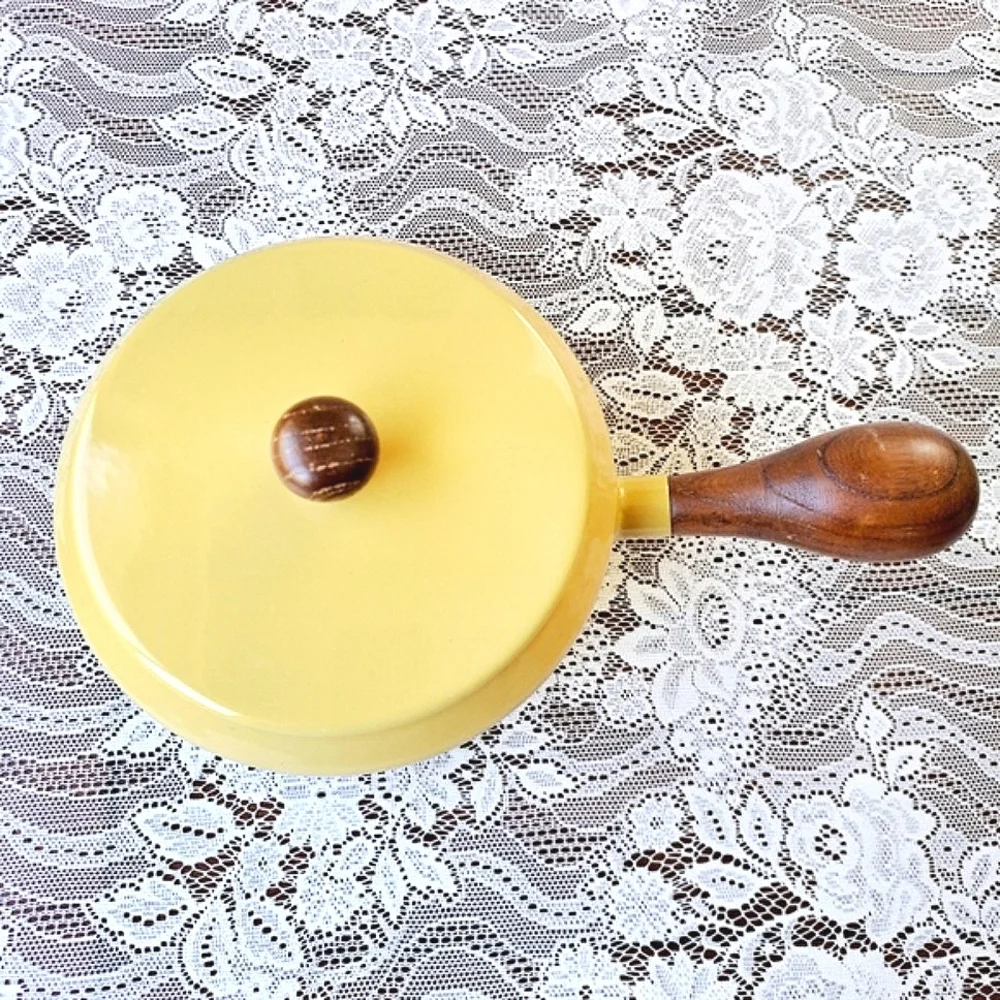 Vtg 60s MCM Mustard Yellow Enamel Fondue Pot w/ Lid Mod Dining Cookware Saucepan